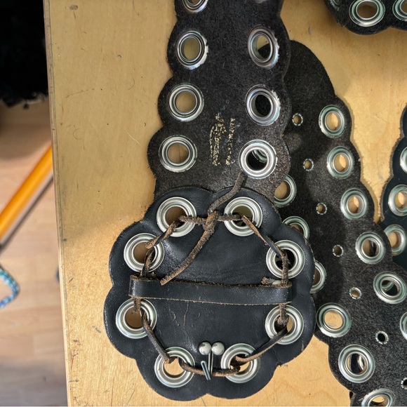 Vintage Suoer Wide Leather Belt with Metal Rivets - Picture 2 of 2